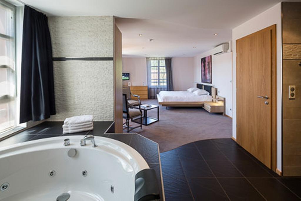 Hotel L'auberge Du Cheval Blanc Et